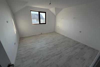 Casă cu 4 camere în Ștefănești