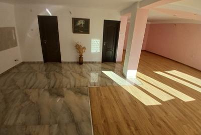Casă cu 4 camere în Câlnic - 1