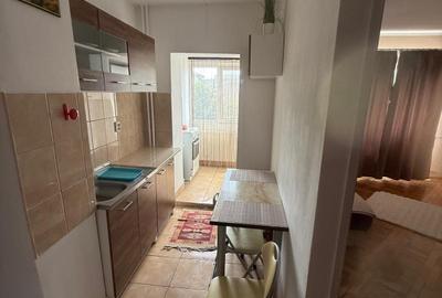 Garsonieră decomandată în Central