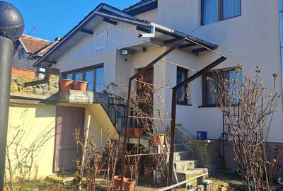 Casă cu 4 camere în Central - 2