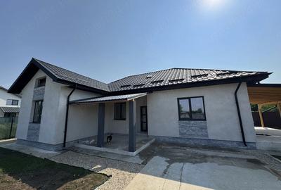 Casă cu 5 camere cu Teren 600 Mp în Poiana lui Stângă