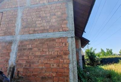 Casă cu 4 camere în Breazu