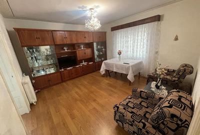 Casă individuală cu 4 camere cu Canalizare în Central - 1
