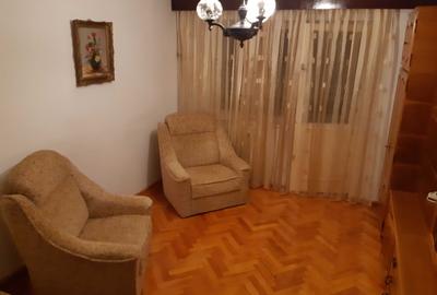 Apartament cu 3 camere decomandat în Micro 14