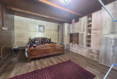 Casă cu 3 camere cu Teren 1400 Mp în Central - 1