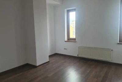 Spațiu comercial, de 60 mp, în Central - 4