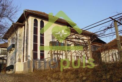 Casă cu 4 camere cu Teren 1100 Mp în Godeanu