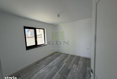 Casă cu 5 camere cu Teren 246 Mp în Malu Mare