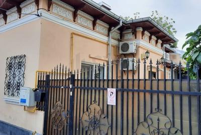 Casă individuală cu 3 camere cu Canalizare în Banu Manta