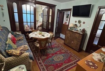 Apartament cu 4 camere decomandat în Central