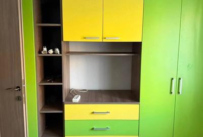 Apartament cu 3 camere semidecomandat în Micro 16