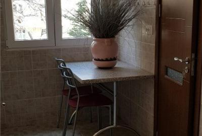 Apartament cu 3 camere semidecomandat în Central - 1