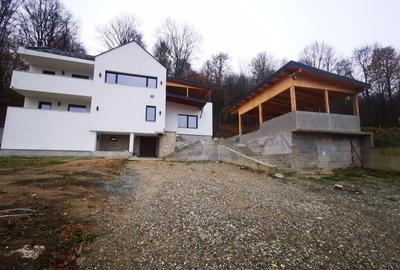 Casă individuală cu 4 camere cu Teren 2546 Mp în Micești - 1