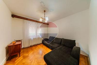 Apartament cu 3 camere semidecomandat, mobilat în Boul Roșu