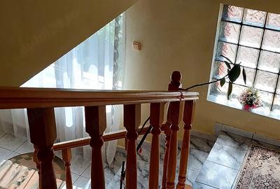 Casă cu 3 camere cu Teren 328 Mp în Central - 2