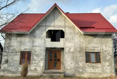 Casă cu 5 camere cu Teren 1000 Mp în Central