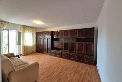 Apartament cu 4 camere decomandat, mobilat în Gara