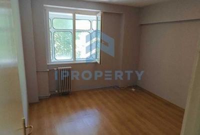 Apartament cu 3 camere decomandat în Tineretului