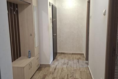 Apartament cu 2 camere nedecomandat în 9 Mai