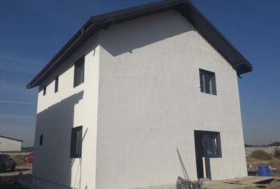 Casă cu 4 camere cu Teren 250 Mp în Clinceni