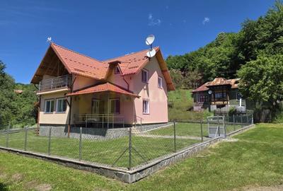 Casă individuală cu 5 camere cu Canalizare în Exterior Vest
