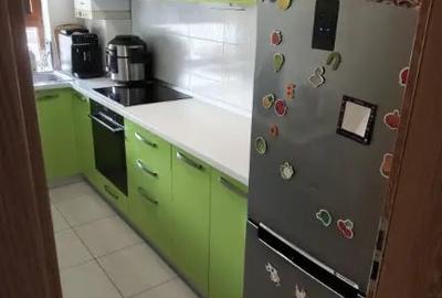 Apartament cu 2 camere decomandat în Tractorul