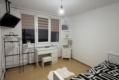 Apartament cu 3 camere decomandat în Drumul Taberei