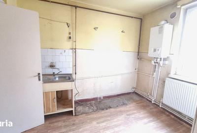 Apartament cu 3 camere decomandat în Petros - 3