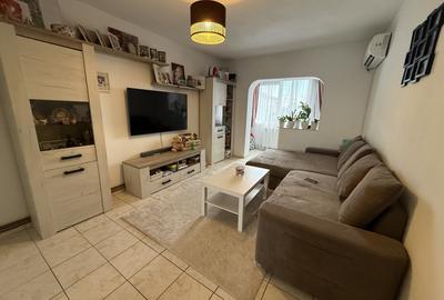 Apartament cu 3 camere decomandat, mobilat în Lipovei