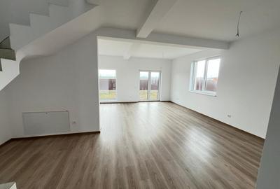 Duplex cu 4 camere cu Canalizare în Sânpetru - 3