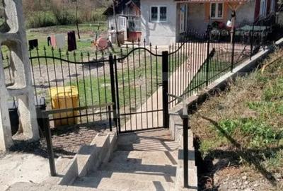 Casă cu 2 camere cu Teren 1500 Mp în Central - 1
