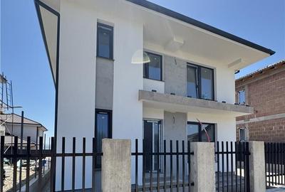 Casă cu 4 camere în Cetate