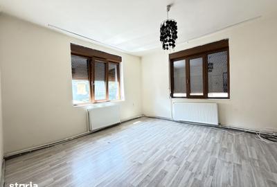 Casă cu 6 camere cu Teren 479 Mp în Crișan