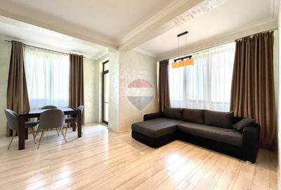 Apartament cu 2 camere decomandat, mobilat în Central