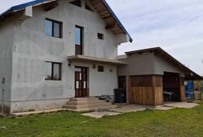 Casă cu 4 camere în Central - 1