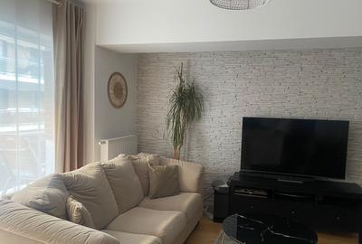 Apartament cu 3 camere semidecomandat în Băneasa