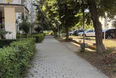 Apartament cu 2 camere semidecomandat în Calea București