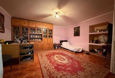 Casă cu 5 camere cu Teren 1840 Mp în Chișoda