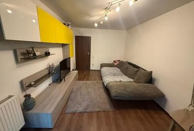 Apartament cu 3 camere decomandat, mobilat în Titan
