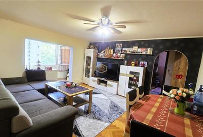 Apartament cu 3 camere semidecomandat, mobilat în Micro 16 - 1