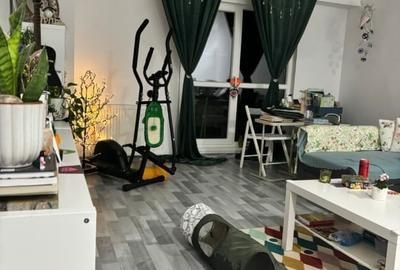 Apartament cu 3 camere semidecomandat, mobilat în Mogoșoaia