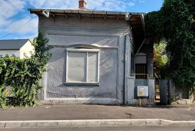 Casă individuală cu 3 camere cu Canalizare în Central - 2