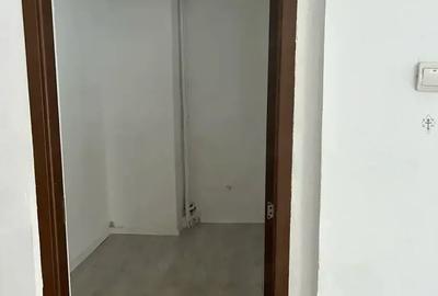 Spațiu comercial, de 133 mp, în Central - 3