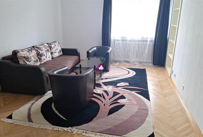 Apartament cu 3 camere decomandat în Obor