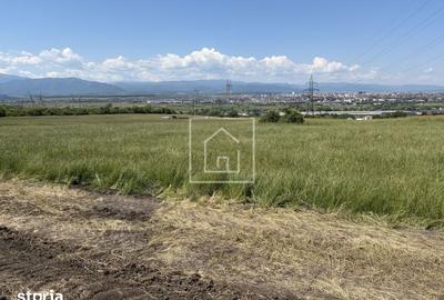 Teren de 4400 mp, în Central