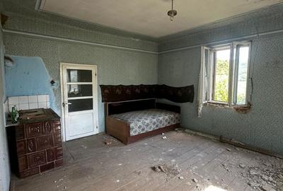 Casă cu 4 camere în Mera