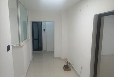 Spațiu comercial, de 90 mp, în Central