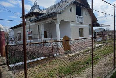 Casă cu 4 camere în Verguleasa
