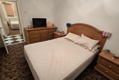 Apartament cu 3 camere semidecomandat în Sud-Vest