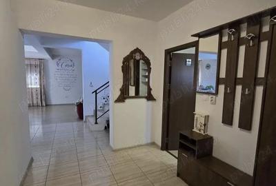 Casă cu 4 camere cu Teren 300 Mp în Lazu